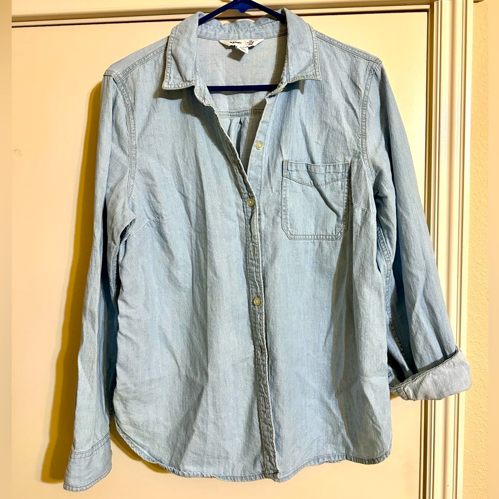 Old Navy classic button down soft denim shirt
